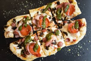 Пицца римская Мясная с соусом песто