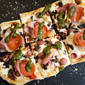 Пицца римская Мясная с соусом песто