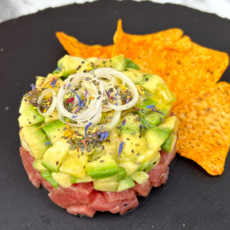 Тартар с тунцом и манго