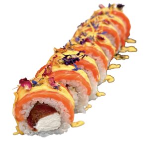 Ролл с маринованной сливой лососем и соусом манго